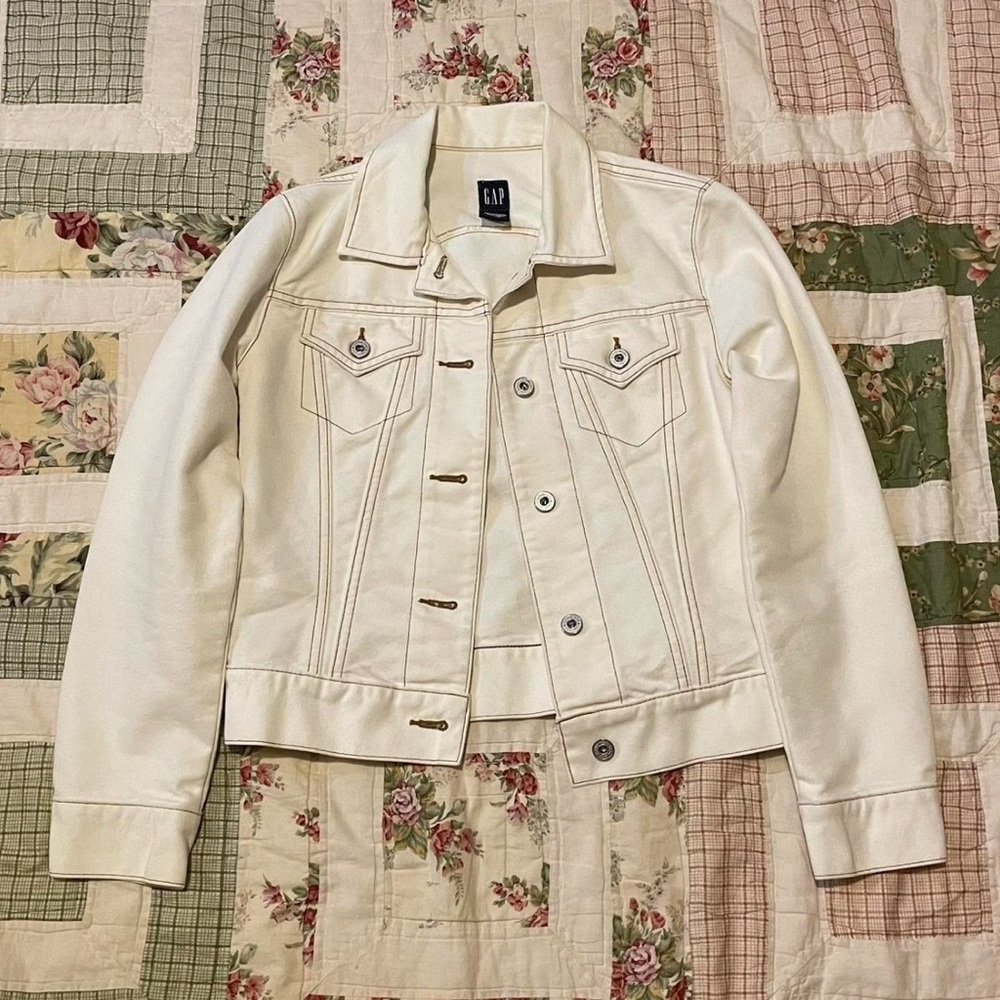 Vintage GAP Cream Denim Jacket with Contrast Stitching